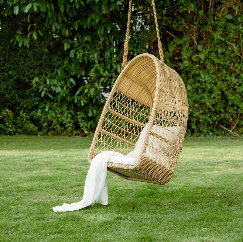 Casa Padrino Luxus Outdoor Hängesessel Naturfarben / Weiß 66 x 63 x H. 113 cm - Wetterbeständiger Garten & Terrassen Hängesessel - Garten & Terrassen Möbel - Luxus Qualität