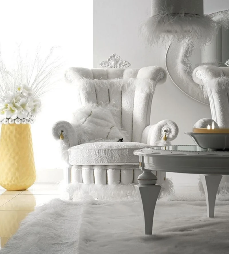 Casa Padrino Luxus Barock Sessel Weiß / Gold - Prunkvoller Wohnzimmer Sessel im Barockstil - Barock Wohnzimmer Möbel - Barock Schloß Möbel - Erstklassische Qualität - Made in Italy