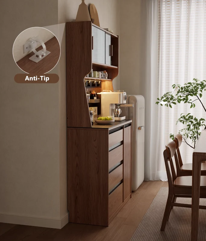 Kaffeebarschrank aus Massivholz mit Stecktafel-Organizer und reichlich Stauraum