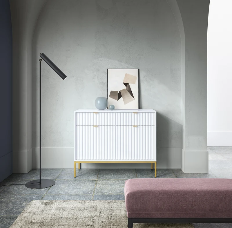 Zweiturige Kommode Vellore 104 cm weiß mit gerillten Fronten und goldenem Gestell