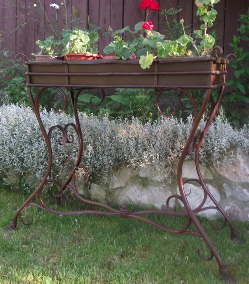 Casa Padrino Blumenständer aus Schmiedeeisen - verschiedene Farben - 113 cm x 45 cm x H83 cm - Luxus Gartenmöbel