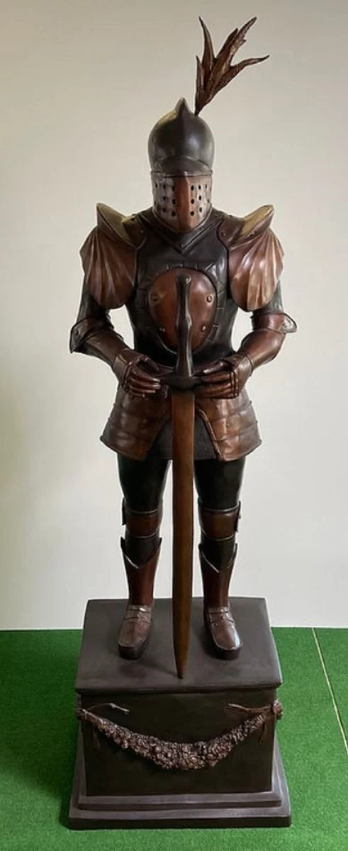 Casa Padrino Luxus Mittelalter Deko Bronze Skulptur Ritter mit Schwert 79 x 61 x H. 241 cm - Große Bronze Dekofigur mit Sockel - Mittelalter Deko Accessoires - Luxus Qualität