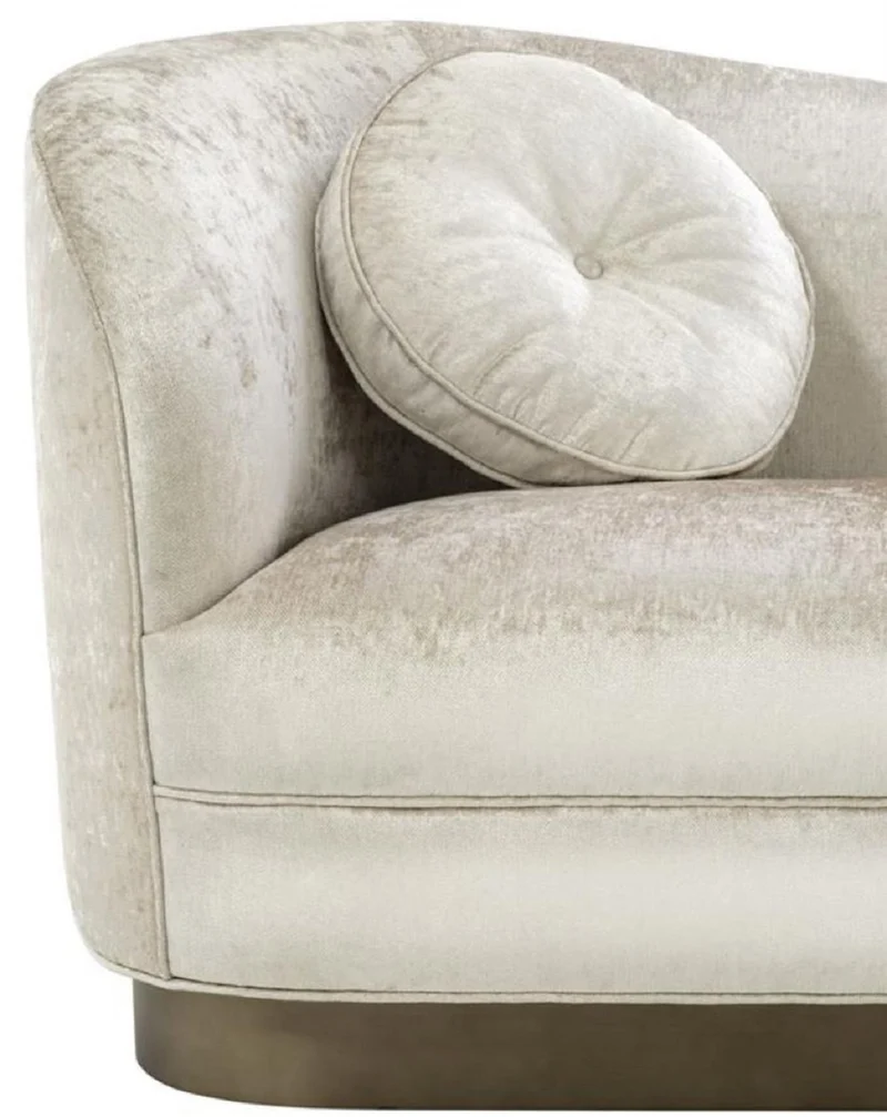 Casa Padrino Luxus Wohnzimmer Sofa Weiß-Beige / Bronze 230 x 85 x H. 82 cm - Gebogene Luxus Couch mit 2 dekorativen Kissen