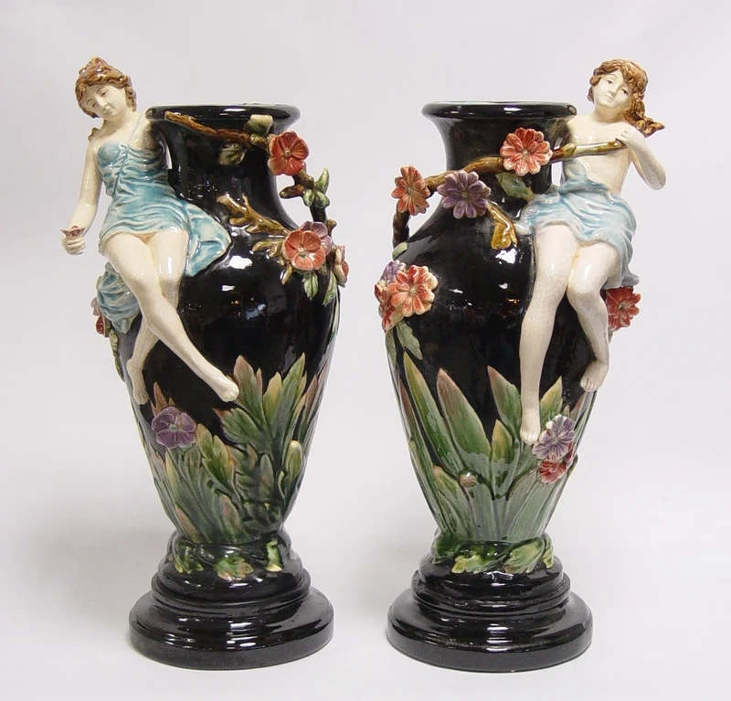 Casa Padrino Barock Porzellan Vasen Set mit Blumenmädchen - H 43 cm (2 Stück) - Luxus Keramik Vasen