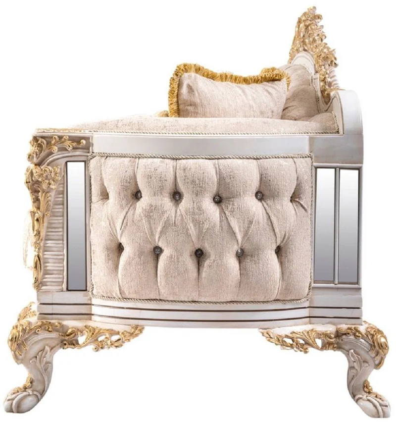 Casa Padrino Luxus Barock Sofa Beige / Weiß / Gold - Prunkvolles Wohnzimmer Sofa mit Glitzersteinen - Barockstil Wohnzimmer Möbel - Luxus Möbel im Barockstil - Barock Einrichtung - Edel & Prunkvoll