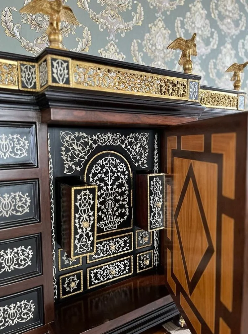 Casa Padrino Luxus Barock Sekretär Schwarz / Braun / Gold - Handgefertigter Antik Stil Massivholz Sekretär mit Türen und Schubladen - Barock Büromöbel - Barock Möbel - Edel & Prunkvoll