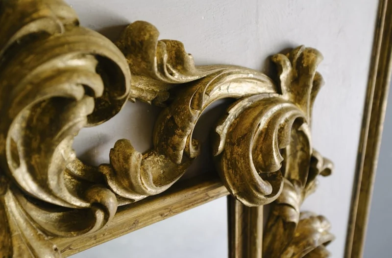 Casa Padrino Barock Spiegel Grau / Gold 104,5 x H. 128 cm - Prunkvoller handgefertigter Wandspiegel mit dekorativem Rahmen und wunderschönen Verzierungen
