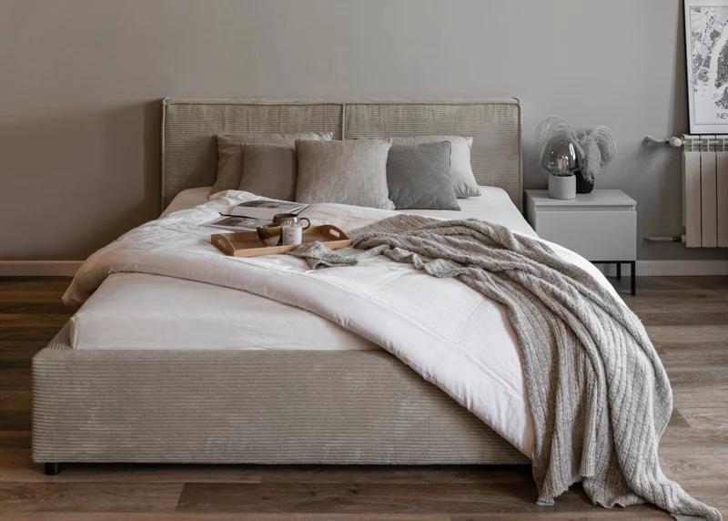 Polsterbett 180x200 cm Farese mit Stauraum und Gasdruckfeder, dunkelbeige Cord