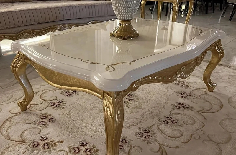 Casa Padrino Luxus Barock Couchtisch Weiß / Gold - Massivholz Wohnzimmertisch im Barockstil - Barockstil Wohnzimmer Möbel - Barock Möbel - Barock Einrichtung - Luxus Möbel im Barockstil