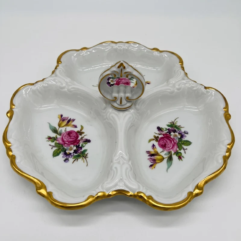 Casa Padrino Luxus Barock Porzellan Servierschale mit Tragegriff Weiß / Mehrfarbig / Gold Ø 25 cm - Gebäck & Nuss Schale - Luxus Barock Accessoires - Reichenbach Porzellan - Made in Germany