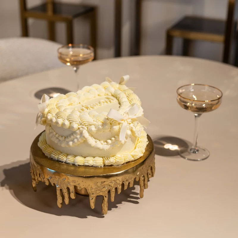 Richmond Kuchenplatte Carmona gold – elegante Etagere aus Eisen