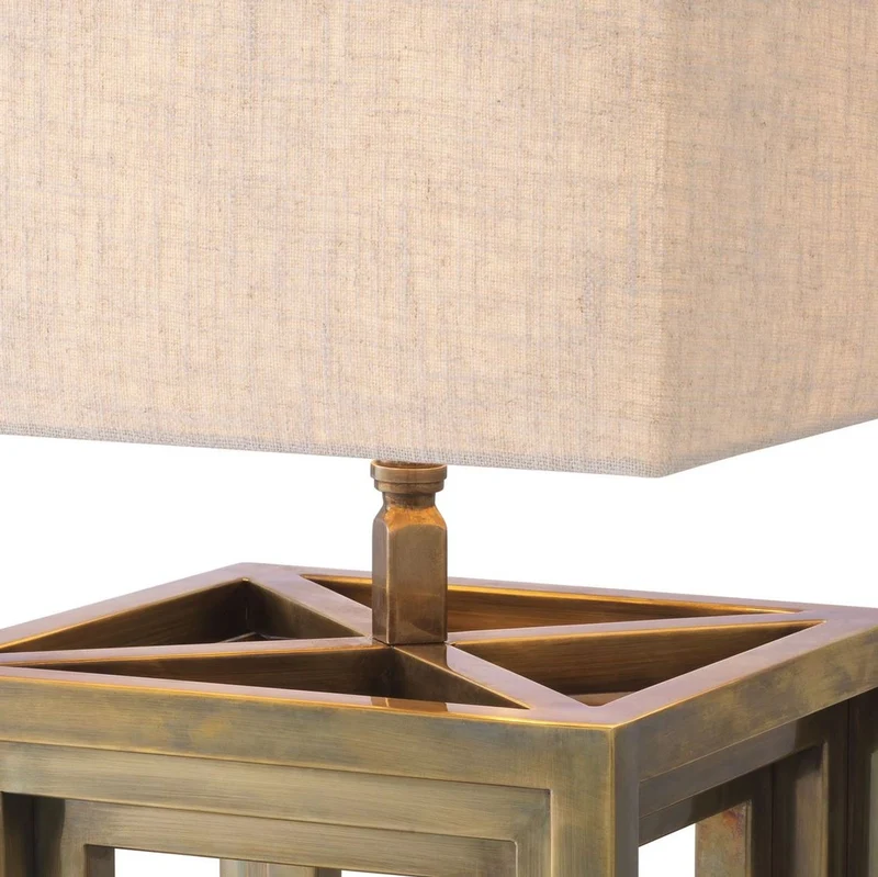 Casa Padrino Luxus Tischleuchte Vintage Messing / Beige 30 x 30 x H. 65,5 cm - Schreibtischleuchte mit quadratischem Lampenschirm - Luxus Tischleuchten - Luxus Schreibtischleuchten