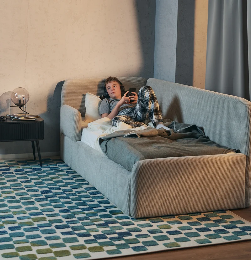 Jugendbett 120x200 cm Fanklo linksseitig mit Stauraum, hellbeige Plüsch, wasserabweisend
