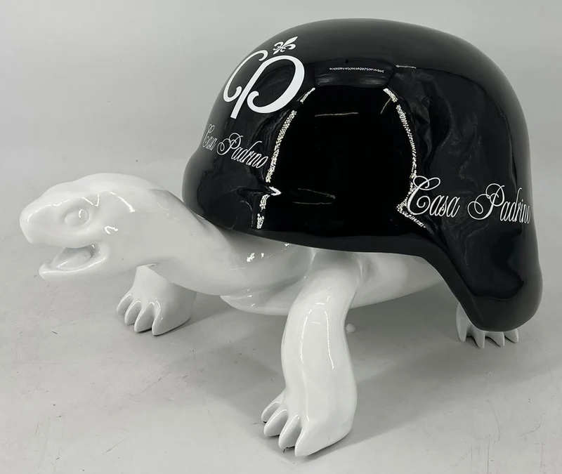 Casa Padrino Luxus Deko Figur Schildkröte Weiß / Schwarz 40 cm - Deko Accessoires