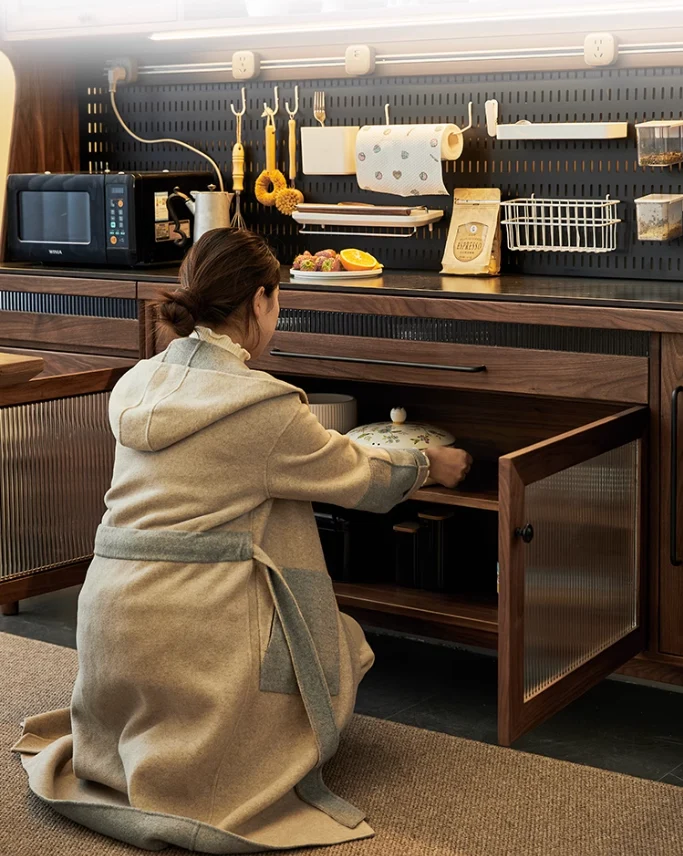 Sideboard-Schrank aus nordamerikanischem Walnussholz