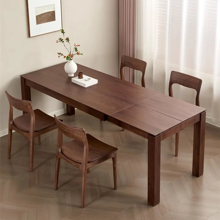 Minimalistischer ausziehbarer Esstisch