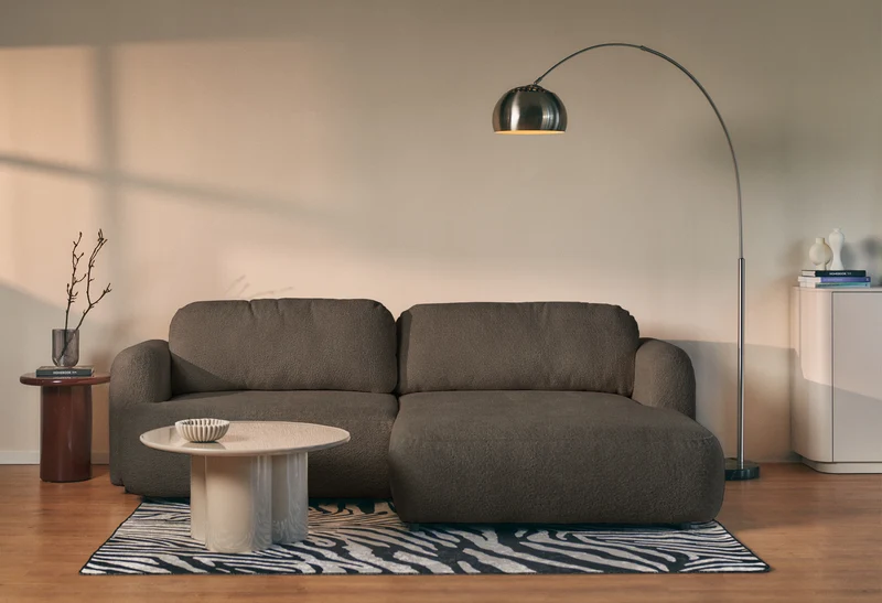 Ecksofa mit Schlaffunktion Tvoya, L-förmig, rechtsseitig, braunes Bouclé