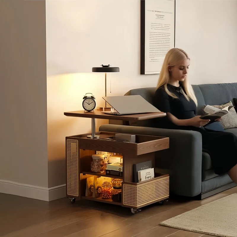 Anhebbarer Couchtisch aus Massivholz mit Stauraum und Universalrollen