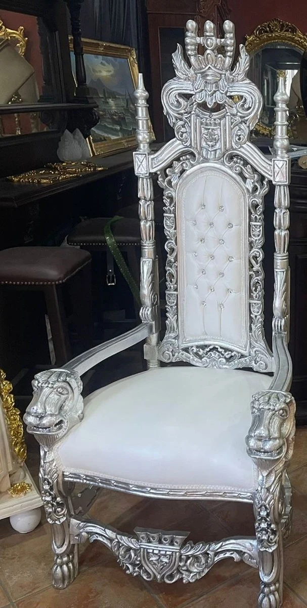 Casa Padrino Barock Thron Sessel mit Kunstleder und Glitzersteinen Weiß / Silber - Handgefertigter Königssessel - Hochzeitssessel - Riesensessel - Prunkvolle Barock Möbel