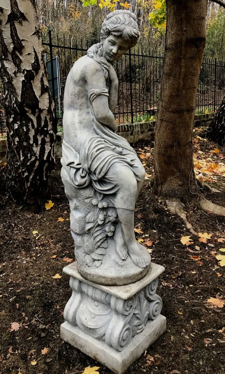 Casa Padrino Jugendstil Garten Deko Skulptur Frau Antik Grau 44 x 44 x H. 130 cm - Elegante Garten Deko Stein Figur - Barock & Jugendstil Garten Deko Accessoires