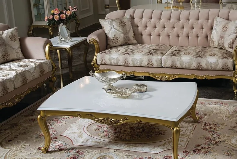 Casa Padrino Luxus Barock Wohnzimmer Set Rosa / Weiß / Gold - 2 Sofas & 2 Sessel & 1 Couchtisch & 2 Beistelltische - Wohnzimmer Möbel im Barockstil - Edel & Prunkvoll