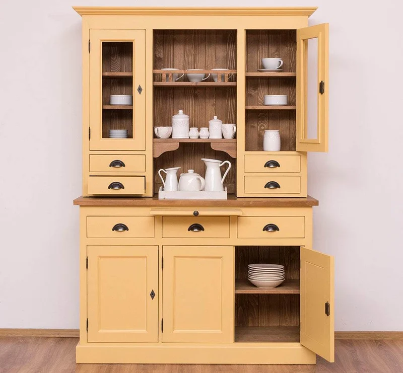 Küchen- und Buffetschrank aus Massivholz im Landhausstil