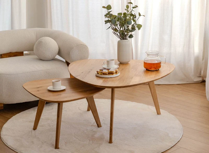 Minimalistischer Couchtisch aus massiver Eiche | Ovaler Beistelltisch Orbetello in zwei Größen