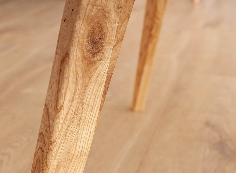 Minimalistischer Couchtisch aus massiver Eiche | Ovaler Beistelltisch Orbetello in zwei Größen