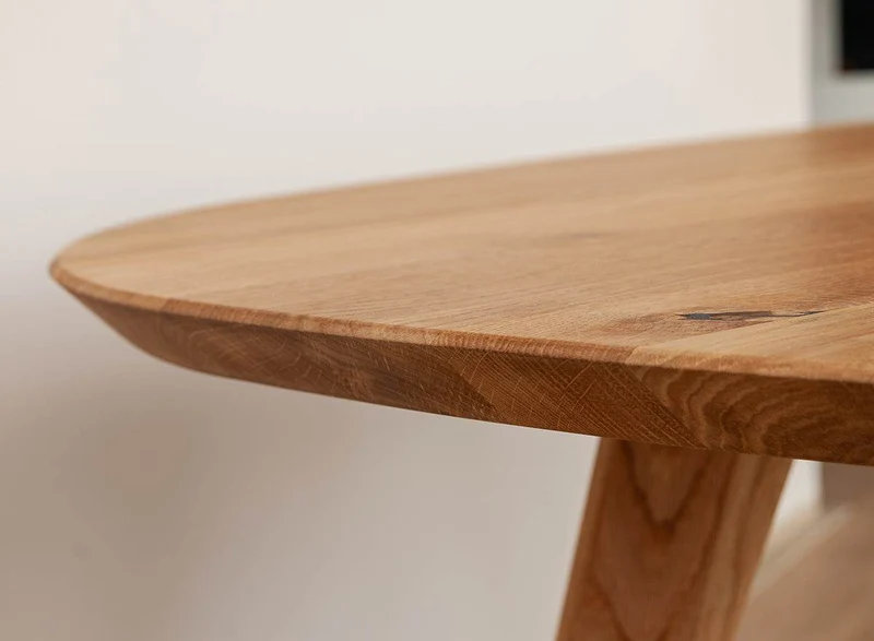 Minimalistischer Couchtisch aus massiver Eiche | Ovaler Beistelltisch Orbetello in zwei Größen
