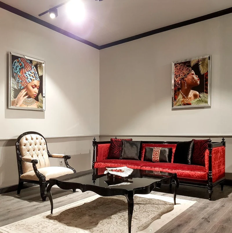 Casa Padrino Luxus Barock Sofa Rot / Schwarz - Handgefertigtes Wohnzimmer Sofa im Barockstil - Edle Barock Wohnzimmer Möbel
