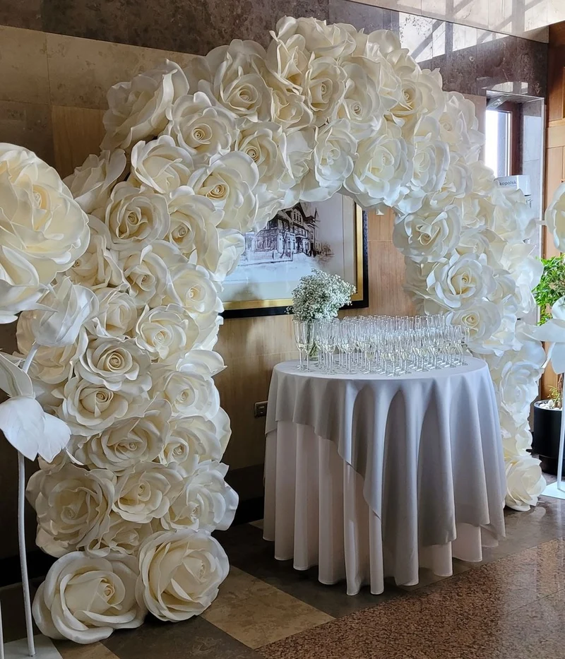 Casa Padrino Luxus Deko Hochzeits Rosenbogen Weiß / Creme 250 x H. 230 cm - Hochzeits Deko Accessoirs
