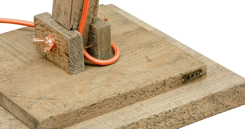 Casa Padrino Kiefernholz Tischleuchte Naturfarben 90 x 30 x H. 105 cm - Luxus Tischlampe mit orangefarbenem Kabel