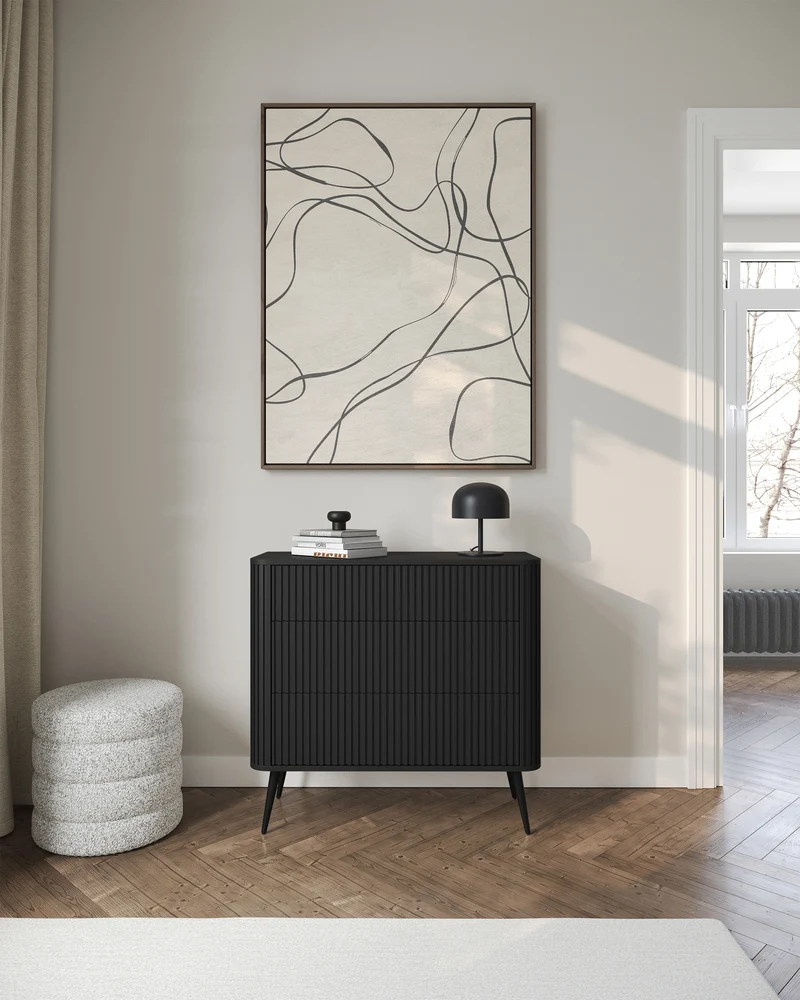 Kommode Ovarlo mit Fräsungen und drei Schubladen, 93 cm, schwarz mit schwarzen Beinen