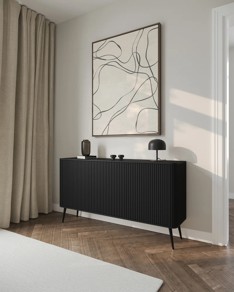 Kommode Ovarlo mit drei Türen, 163 cm, schwarz mit schwarzen Beinen