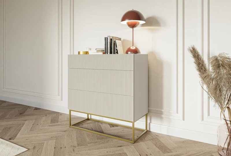 Kommode Veldio mit gefräster Front und drei Schubladen, 90 cm, Grau-Beige mit goldenen Beinen