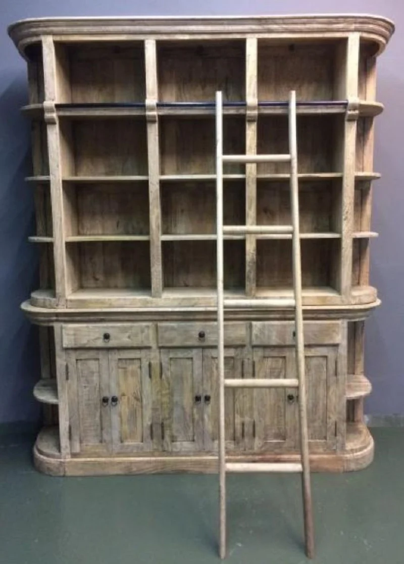 Casa Padrino Landhausstil Bücherschrank mit Leiter Naturfarben 200 x 42 x H. 230 cm - Massivholz Schrank - Regalschrank - Wohnzimmerschrank - Büroschrank - Landhausstil Möbel
