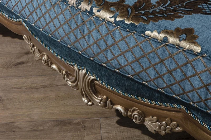 Casa Padrino Luxus Barock Wohnzimmer Set Blau / Gold - 2 Sofas & 2 Sessel & 1 Couchtisch - Prunkvolle Wohnzimmer Möbel im Barockstil
