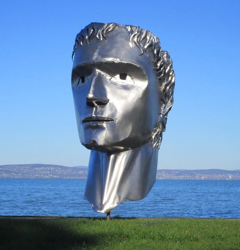 Casa Padrino XXL Edelstahl Garten Deko Skulptur Kopf Silber H. 213 cm