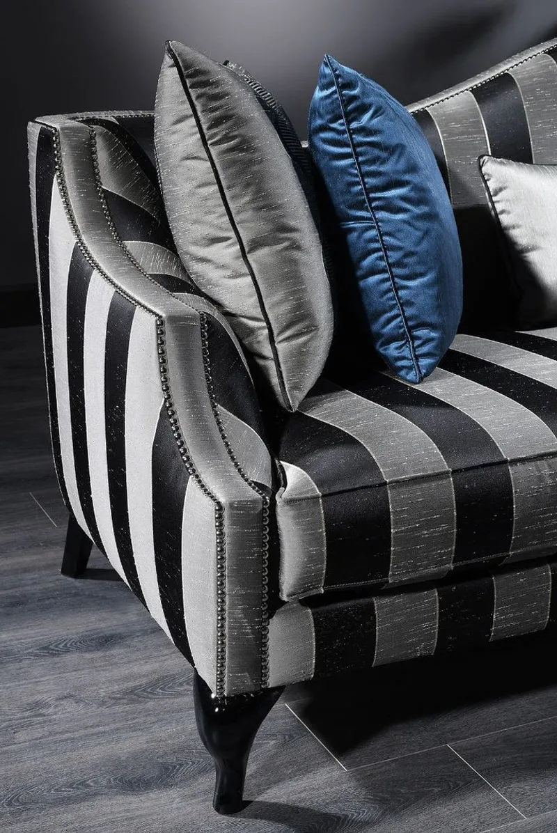 Casa Padrino Luxus Barock Wohnzimmer Set Silber / Schwarz - 2 Sofas & 2 Sessel & 1 Couchtisch & 2 Beistelltische - Wohnzimmer Möbel im Barockstil - Edel & Prunkvoll