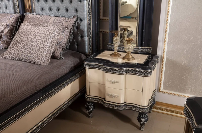 Casa Padrino Luxus Barock Nachtkommode Beige / Schwarz / Gold - Prunkvoller Barockstil Nachttisch mit 2 Schubladen - Luxus Schlafzimmer Möbel im Barockstil - Barock Möbel - Barock Interior