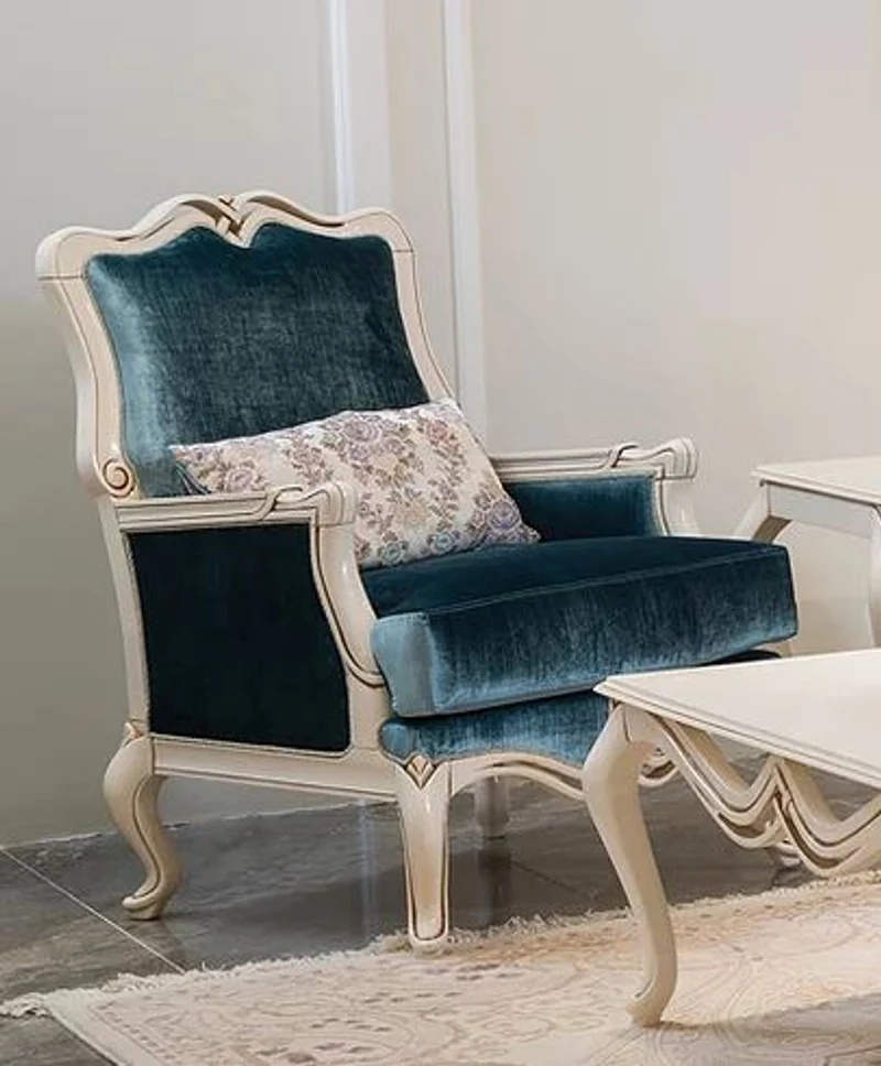 Casa Padrino Luxus Barock Sessel Blau / Weiß 76 x 67 x H. 103 cm - Wohnzimmer Sessel mit dekorativem Kissen - Wohnzimmer Möbel im Barockstil