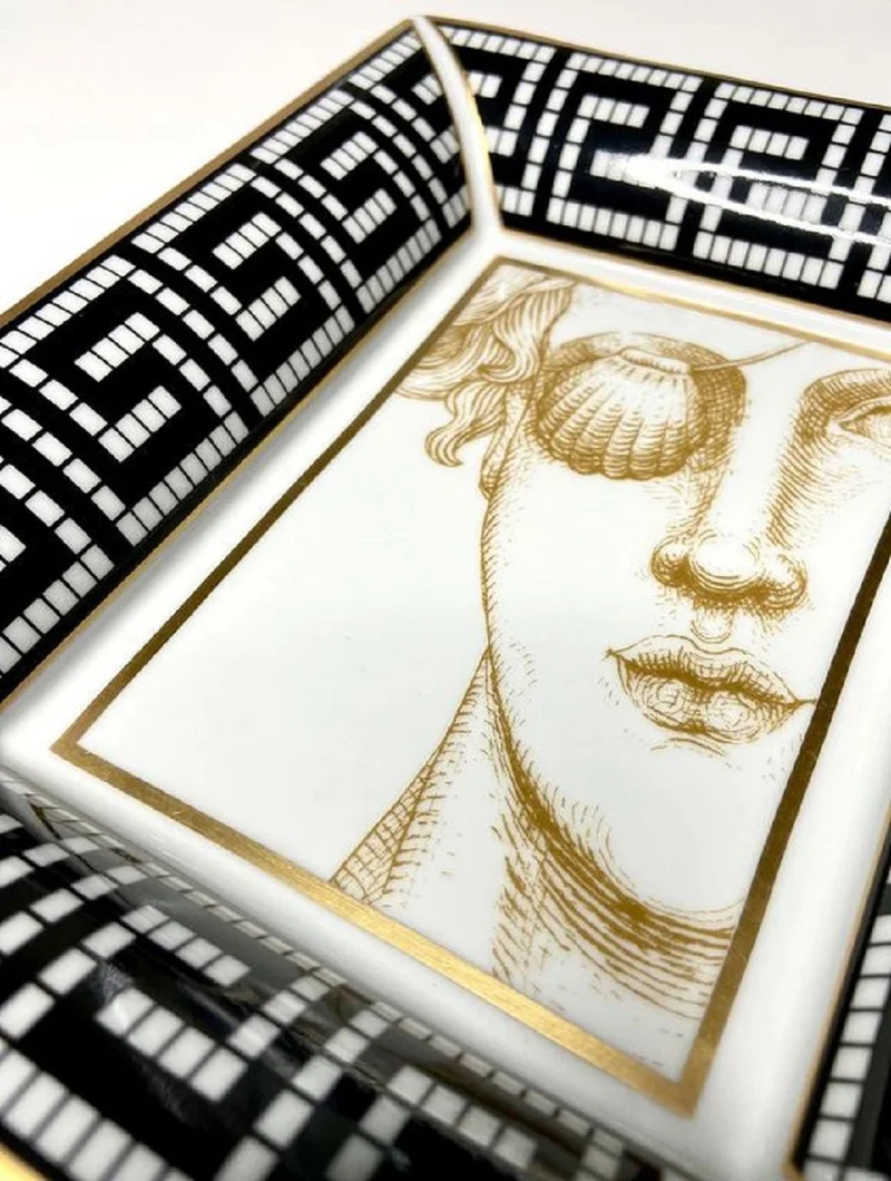 Casa Padrino Luxus Deko Schale Frau mit Augenklappe Weiß / Schwarz / Gold 20,5 x 17,5 x H. 13,5 cm - Handbemalte Porzellan Schale - Luxus Qualität - Made in Italy