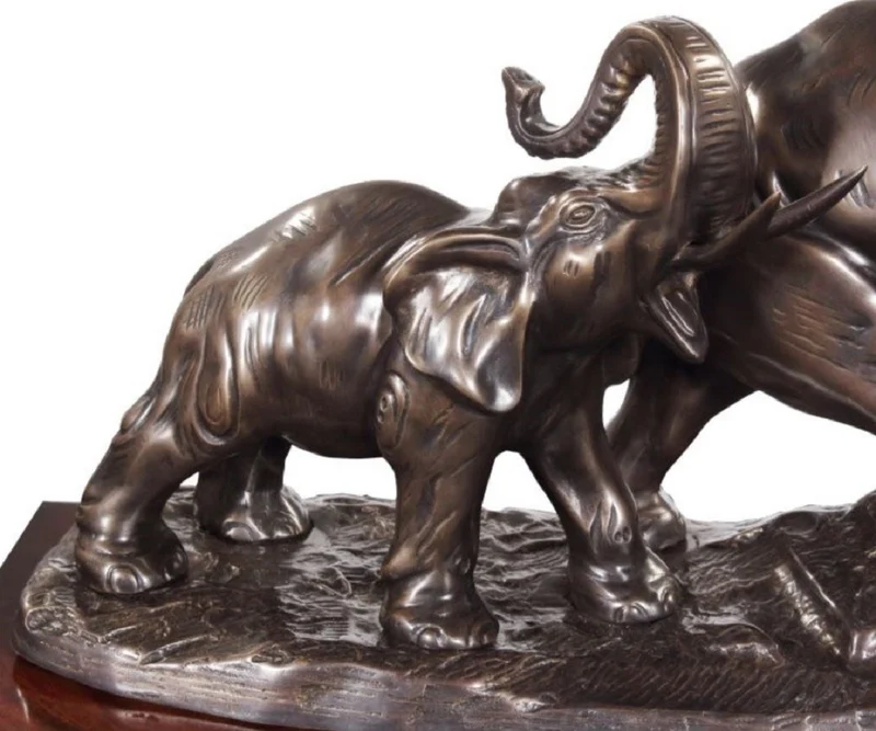 Casa Padrino Bronze Elefanten auf Holzsockel Bronze / Braun 42 x 17 x H. 33 cm - Luxus Deko Bronzefiguren