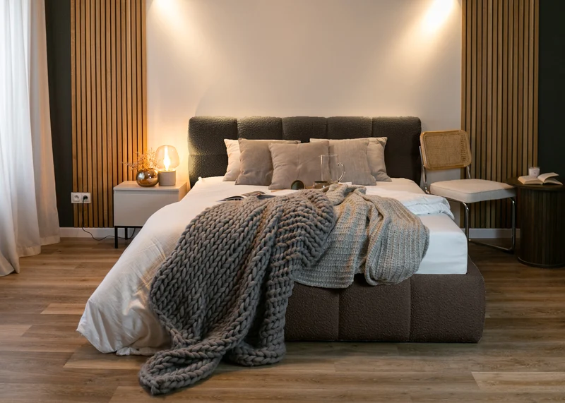 Gepolstertes Bett 140x200 cm Cloudy mit Stauraum, braunes Bouclé