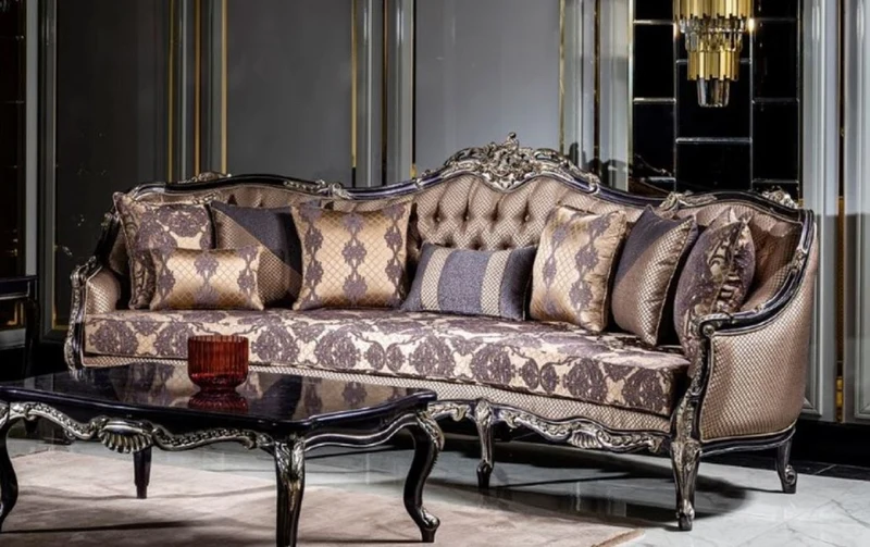 Casa Padrino Luxus Barock Sofa Gold / Lila - Prunkvolles Wohnzimmer Sofa mit elegantem Muster und dekorativen Kissen - Wohnzimmer Möbel im Barockstil