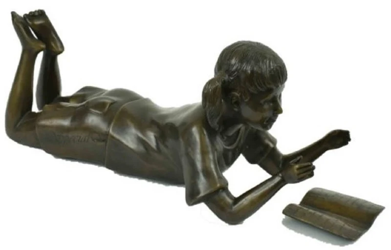 Casa Padrino Luxus Bronzefigur liegendes Mädchen liest Bronze 22 x 60 x H. 27 cm - Bronze Skulptur - Dekofigur - Deko Accessoires