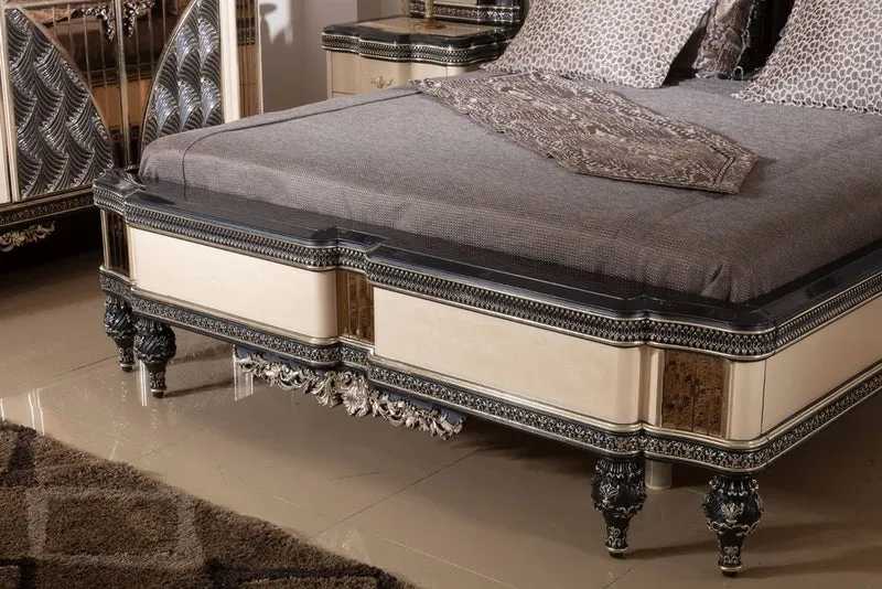 Casa Padrino Luxus Barock Schlafzimmer Set Hellblau / Beige / Schwarz / Gold - 1 Barock Doppelbett mit Kopfteil & 2 Barock Nachtkommoden - Luxus Schlafzimmer Möbel im Barockstil - Barock Interior