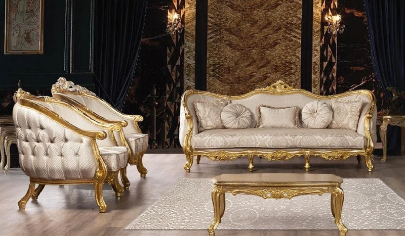 Casa Padrino Luxus Barock Wohnzimmer Set Beige / Gold - 2 Barock Sofas mit Muster & 2 Barock Sessel mit Muster & 1 Barock Couchtisch - Prunkvolle Barock Wohnzimmer Möbel