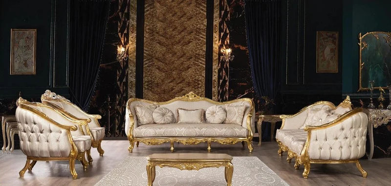 Casa Padrino Luxus Barock Wohnzimmer Set Beige / Gold - 2 Barock Sofas mit Muster & 2 Barock Sessel mit Muster & 1 Barock Couchtisch - Prunkvolle Barock Wohnzimmer Möbel
