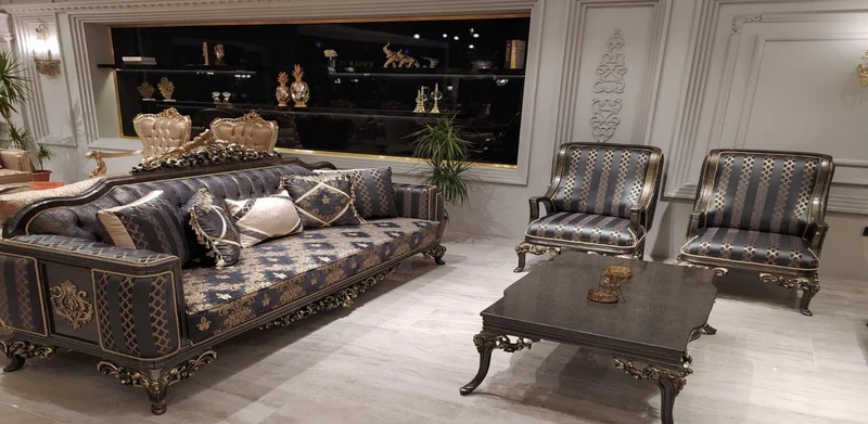 Casa Padrino Luxus Barock Wohnzimmer Set Lila / Grau / Gold - 2 Barock Sofas & 2 Barock Sessel & 1 Barock Couchtisch - Barock Wohnzimmer Möbel